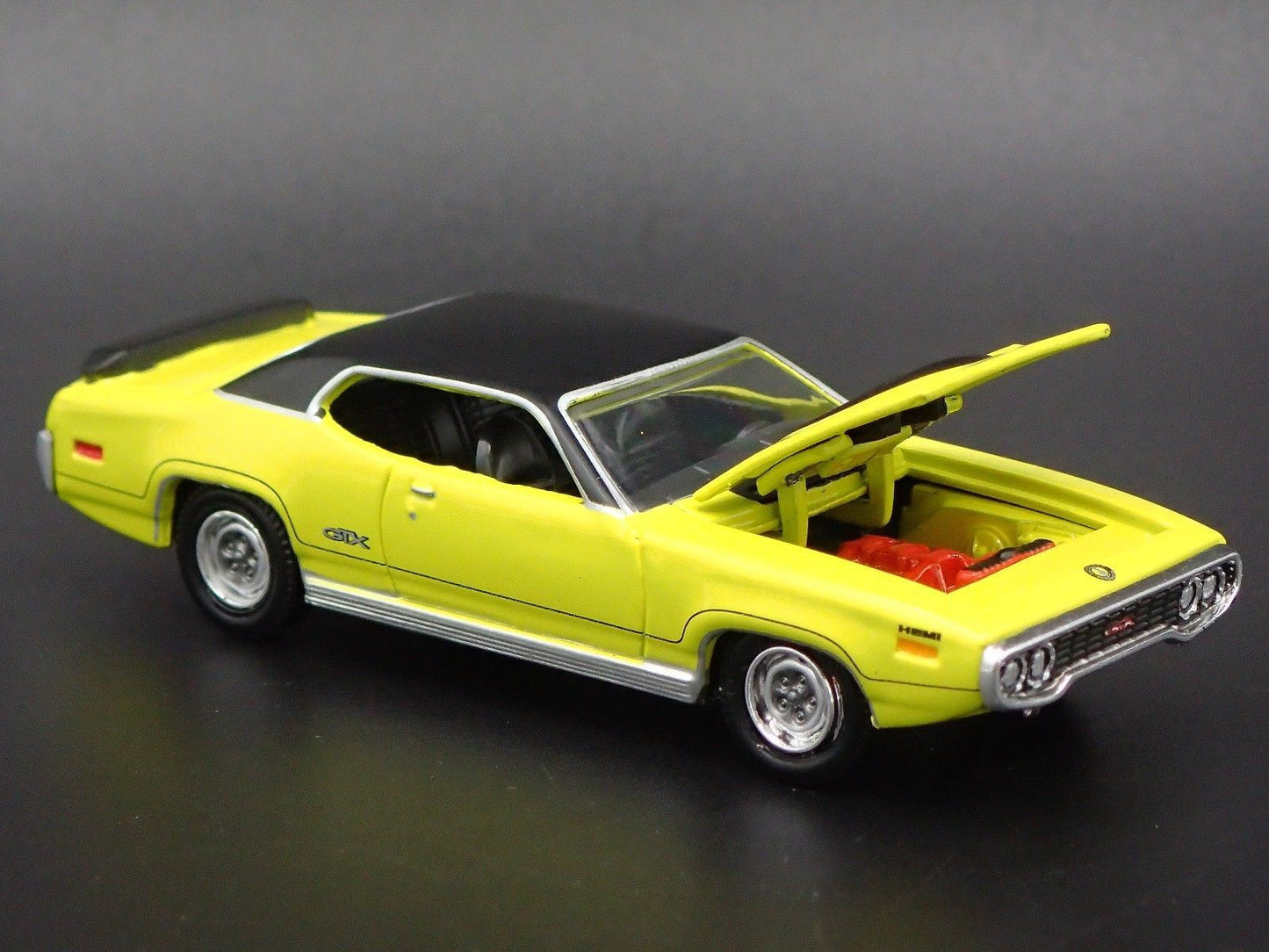 1971 71 PLYMOUTH GTX YELLOW 1/64 SCALE COLLECTIBLE DIORAMA DIECAST MODEL CAR
