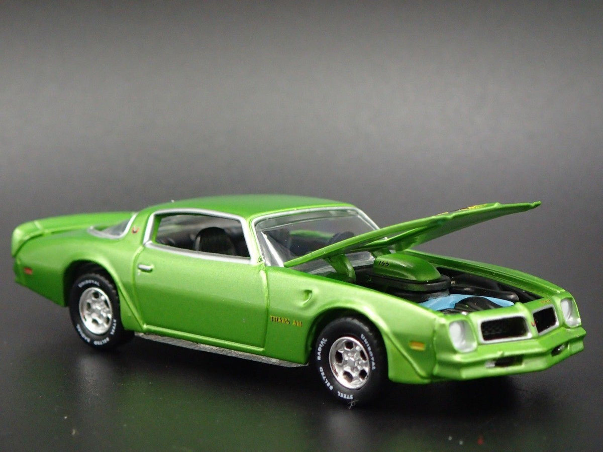 1976 76 PONTIAC FIREBIRD TRANS AM T/A GREEN 1:64 SCALE DIORAMA DIECAST MODEL CAR
