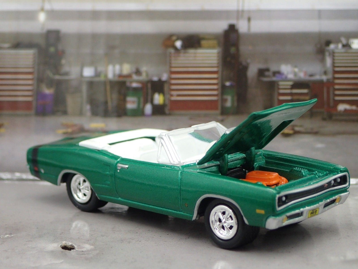 1969 69 DODGE CORONET RT CONVERTIBLE GREEN 1/64 SCALE DIORAMA DIECAST MODEL CAR