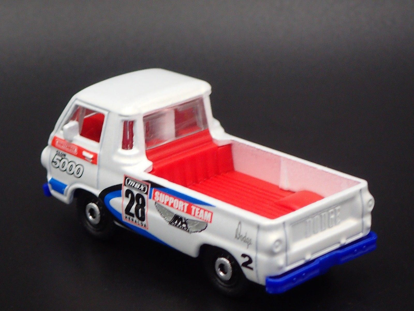 1966 66 DODGE A100 28 PICKUP TRUCK WHITE 1:64 SCALE DIORAMA DIECAST MODEL CAR