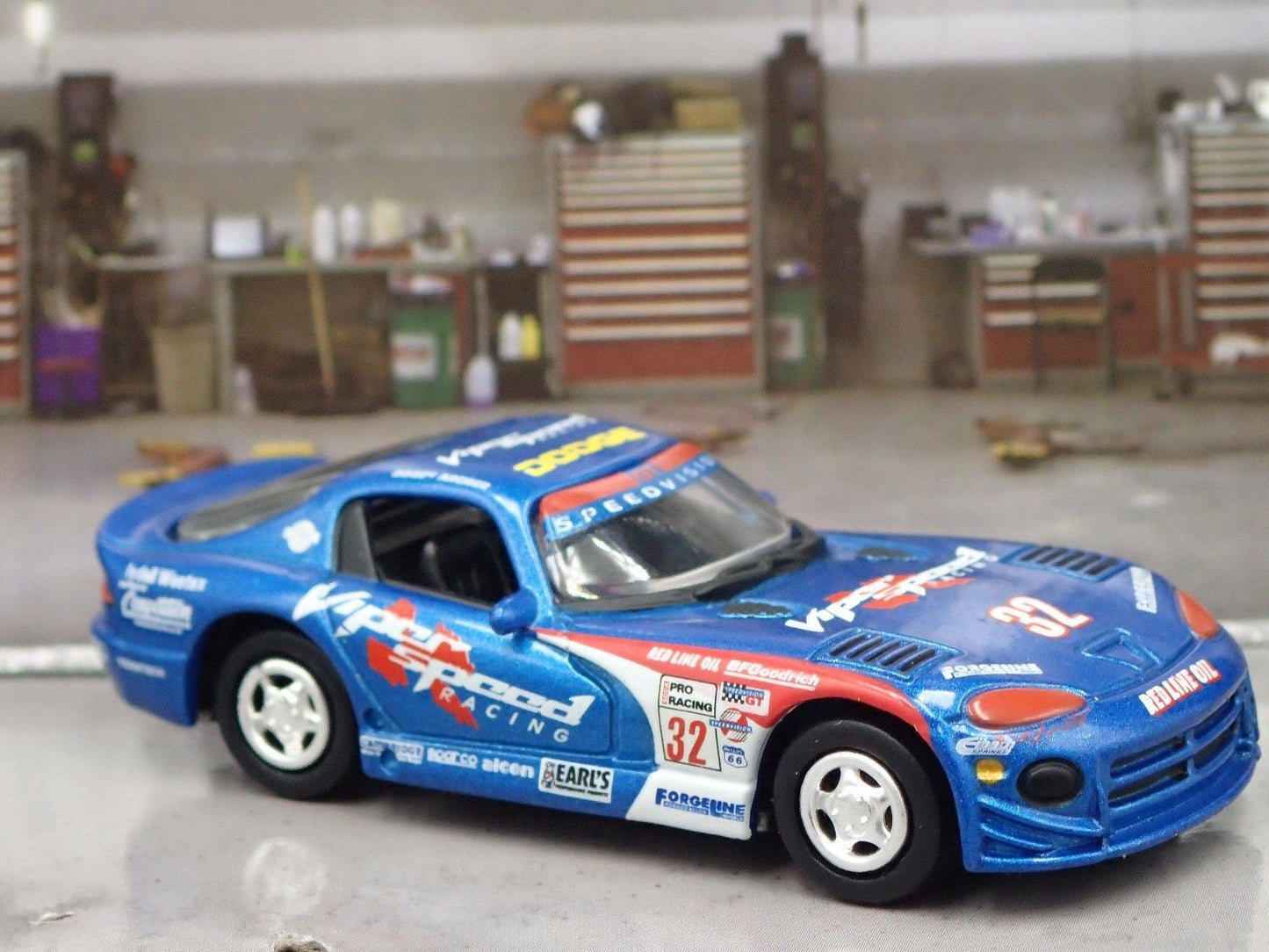1996- 2002 DODGE VIPER GTS-R 1:64 SCALE COLLECTIBLE DIORAMA DIECAST MODEL CAR