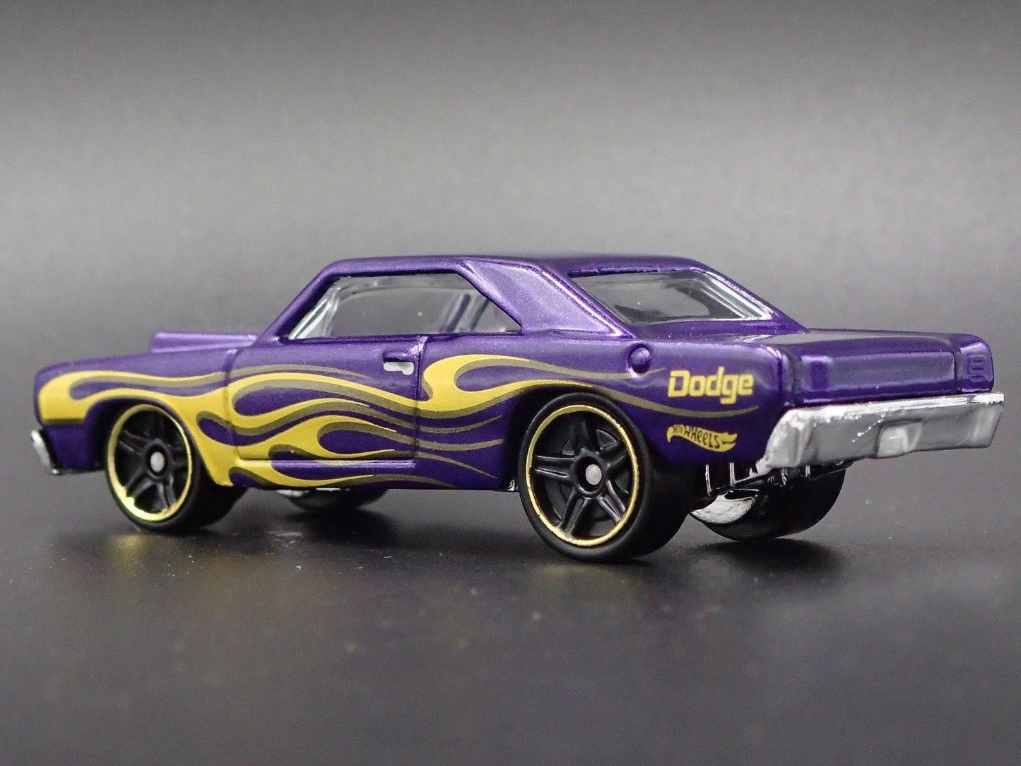 1968 68 DODGE DART PURPLE RARE 164 SCALE COLLECTIBLE DIORAMA DIECAST MODEL CAR