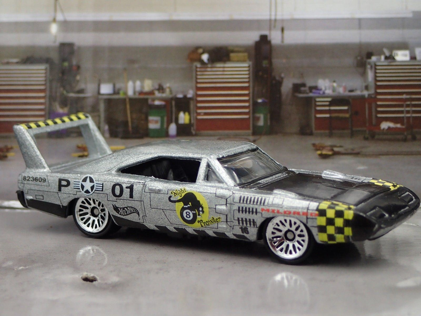 1969 69 DODGE CHARGER DAYTONA SILVER 1/64 SCALE DIECAST COLLECTIBLE MODEL CAR