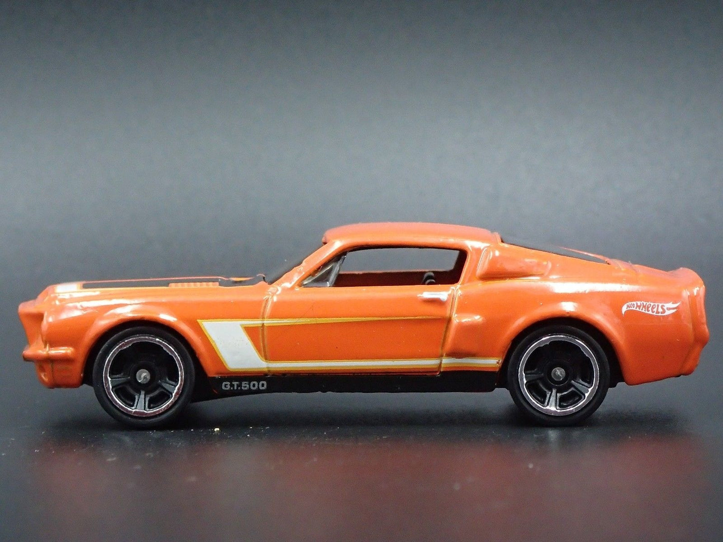 1968 68 FORD MUSTANG SHELBY GT500 FASTBACK 1:64 SCALE DIORAMA DIECAST MODEL CAR