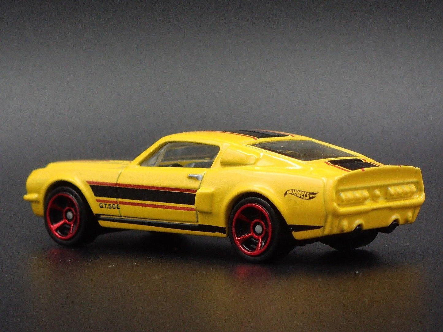 1968 68 FORD MUSTANG SHELBY GT500 FASTBACK 1:64 SCALE DIORAMA DIECAST MODEL CAR