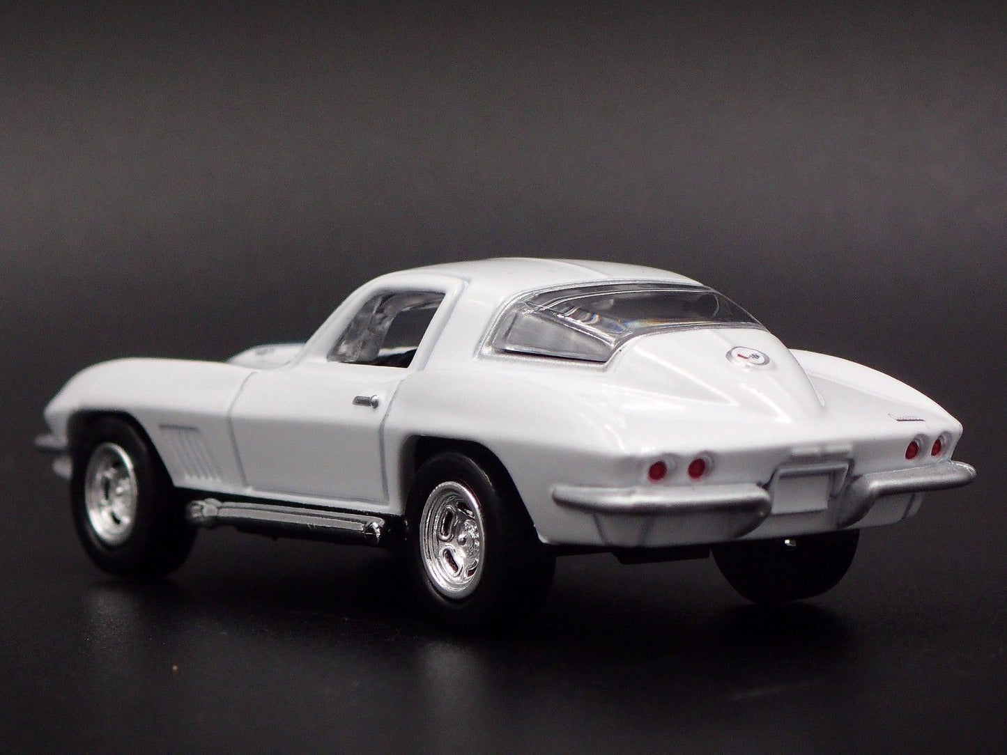 1967 67 CHEVY CHEVROLET CORVETTE 427 WHITE 1:64 SCALE DIORAMA DIECAST MODEL CAR