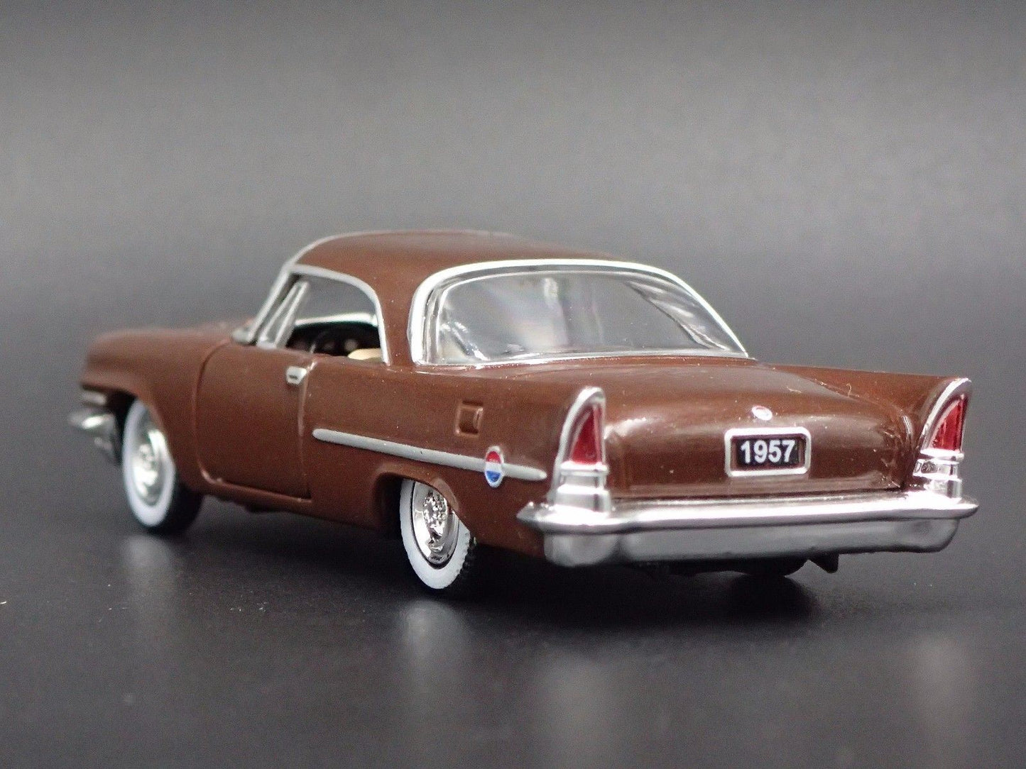1957 57 CHRYSLER 300C BROWN 1:64 SCALE COLLECTIBLE DIORAMA DIECAST MODEL CAR