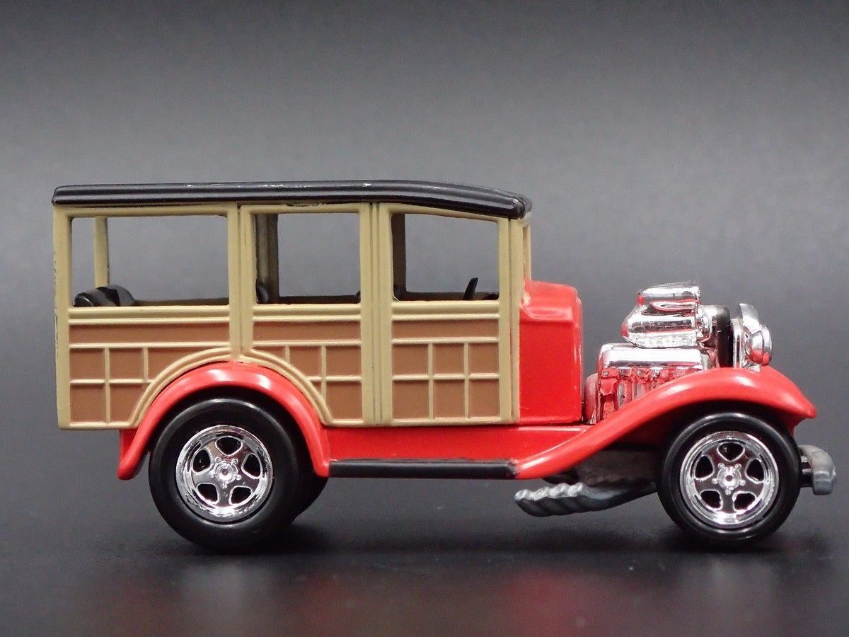 1931 31 FORD MODEL A WOODY WAGON RED 1:64 SCALE LIMTED DIORAMA DIECAST MODEL CAR
