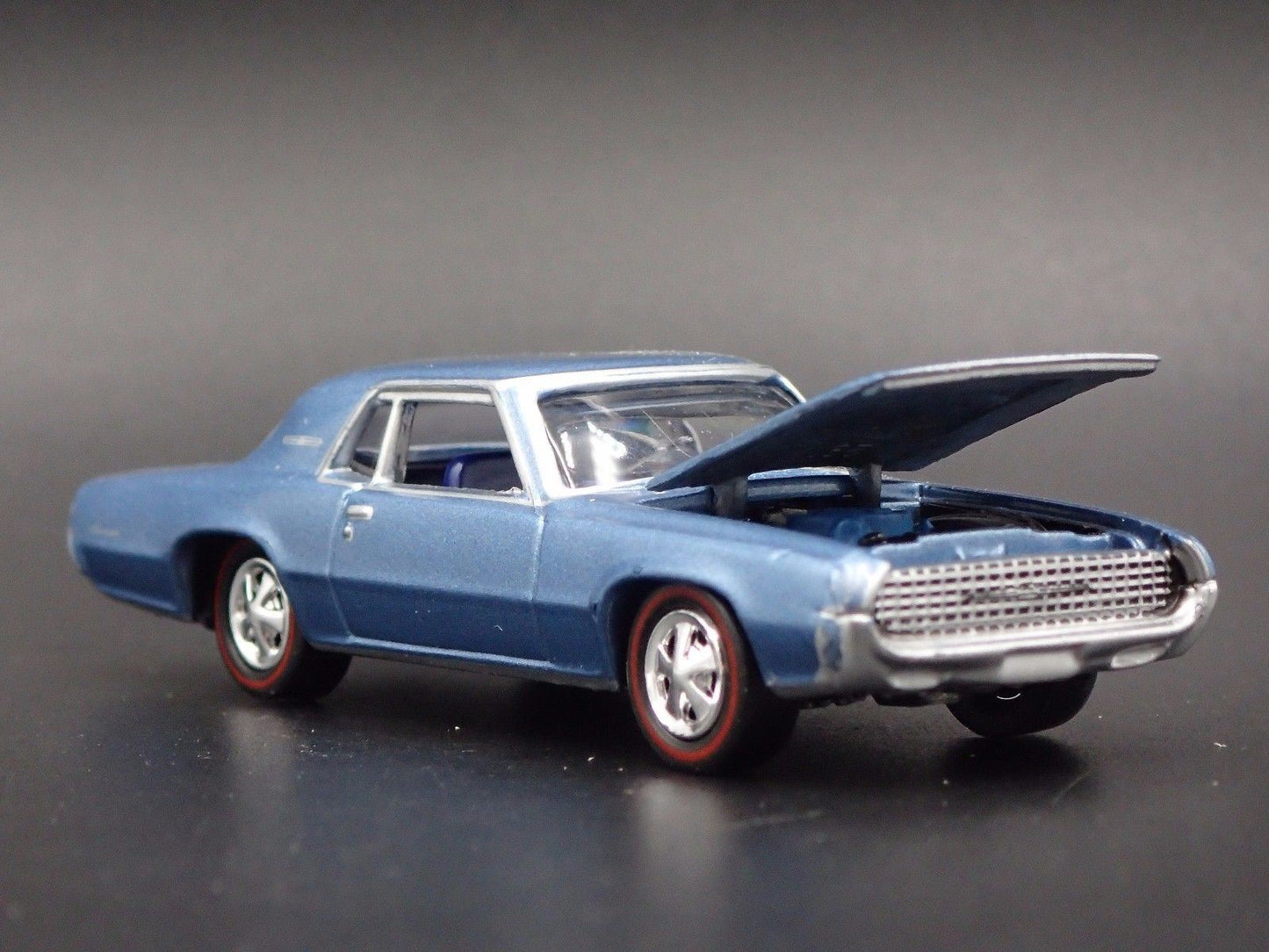 1967 67 FORD THUNDERBIRD HARDTOP BLUE 1/64 SCALE DIORAMA DIECAST MODEL CAR