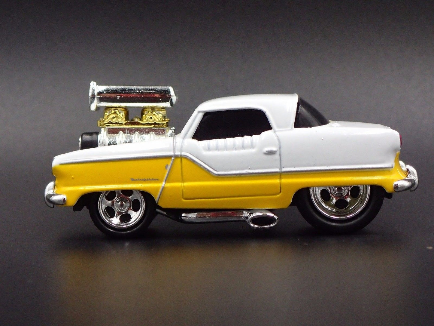 1954 54 AMC NASH METROPOLITAN RARE 1:64 SCALE COLLECTIBLE DIECAST MODEL CAR
