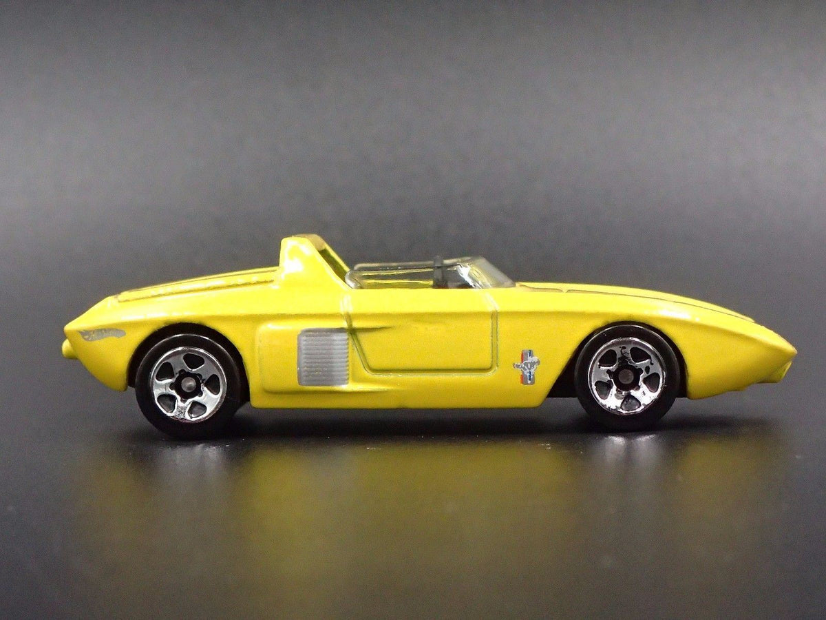 1962 62 FORD MUSTANG CONCEPT 1:64 SCALE COLLECTIBLE DIORAMA DIECAST MODEL CAR-Burning Rubber Toy Company