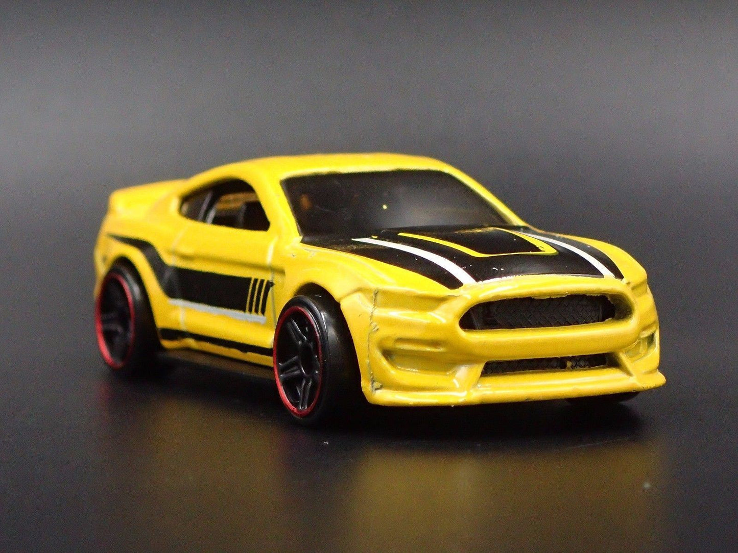 2015-2023 FORD MUSTANG SHELBY GT350R RARE 1:64 SCALE DIORAMA DIECAST MODEL CAR