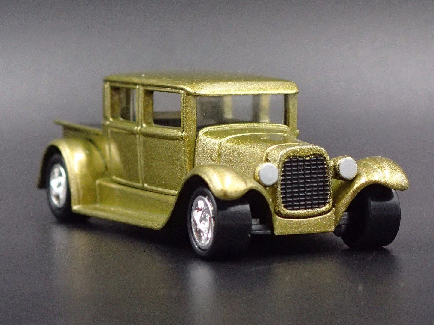 1929 29 FORD CREW CAB PICKUP TRUCK GREEN 1:64 SCALE DIORAMA DIECAST MODEL CAR