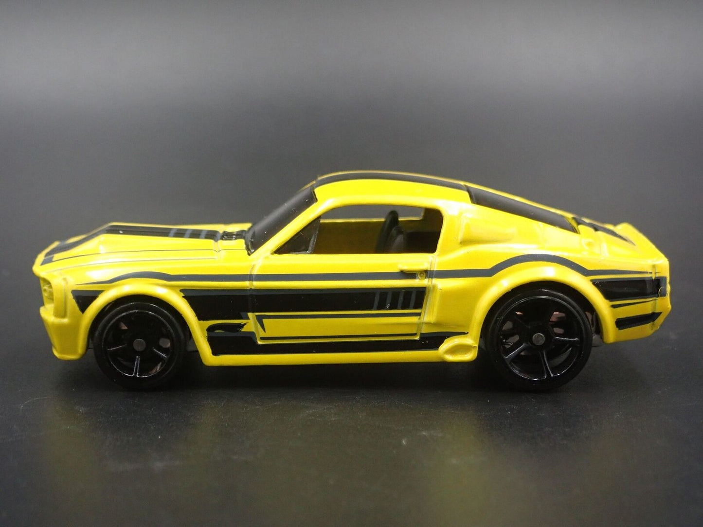1967 67 FORD MUSTANG SHELBY GT500 FASTBACK YELLOW 1:64 SCALE DIECAST MODEL CAR