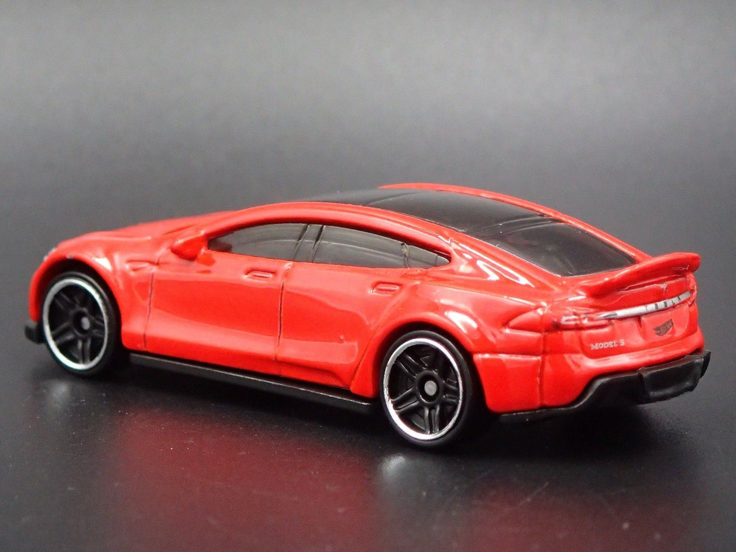 2012-2016 TESLA MODEL S RED 1/64 SCALE COLLECTIBLE DIORAMA DIECAST MODEL CAR