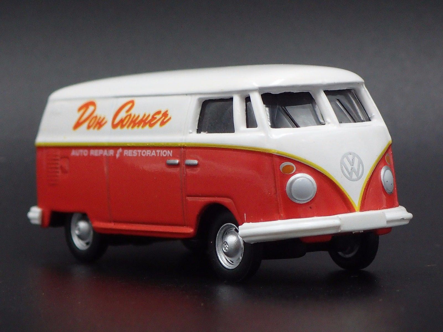 1950-1967 VW VOLKSWAGEN TYPE 2 T1 PANEL VAN 1:64 SCALE DIORAMA DIECAST MODEL CAR