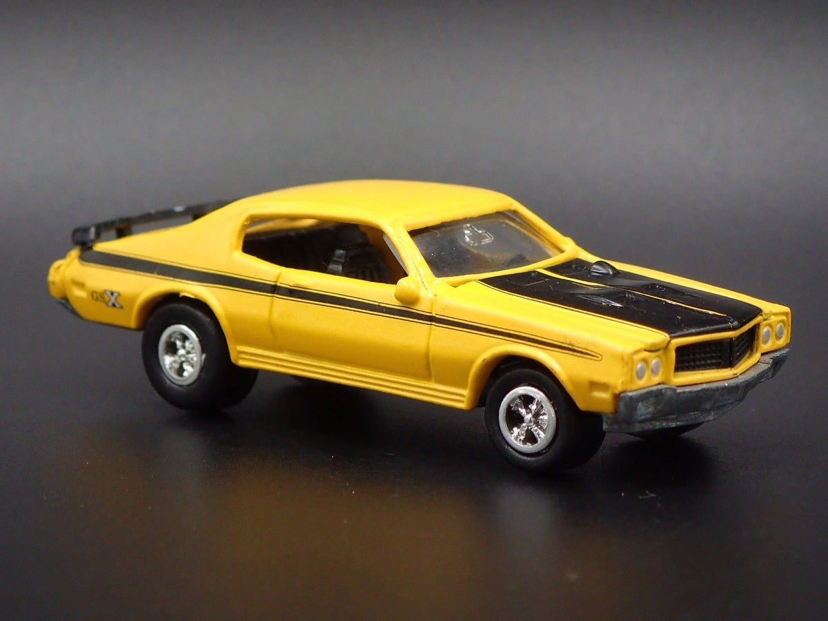 1970 70 BUICK GSX YELLOW 1/64 SCALE COLLECTIBLE DIORAMA DIECAST MODEL CAR