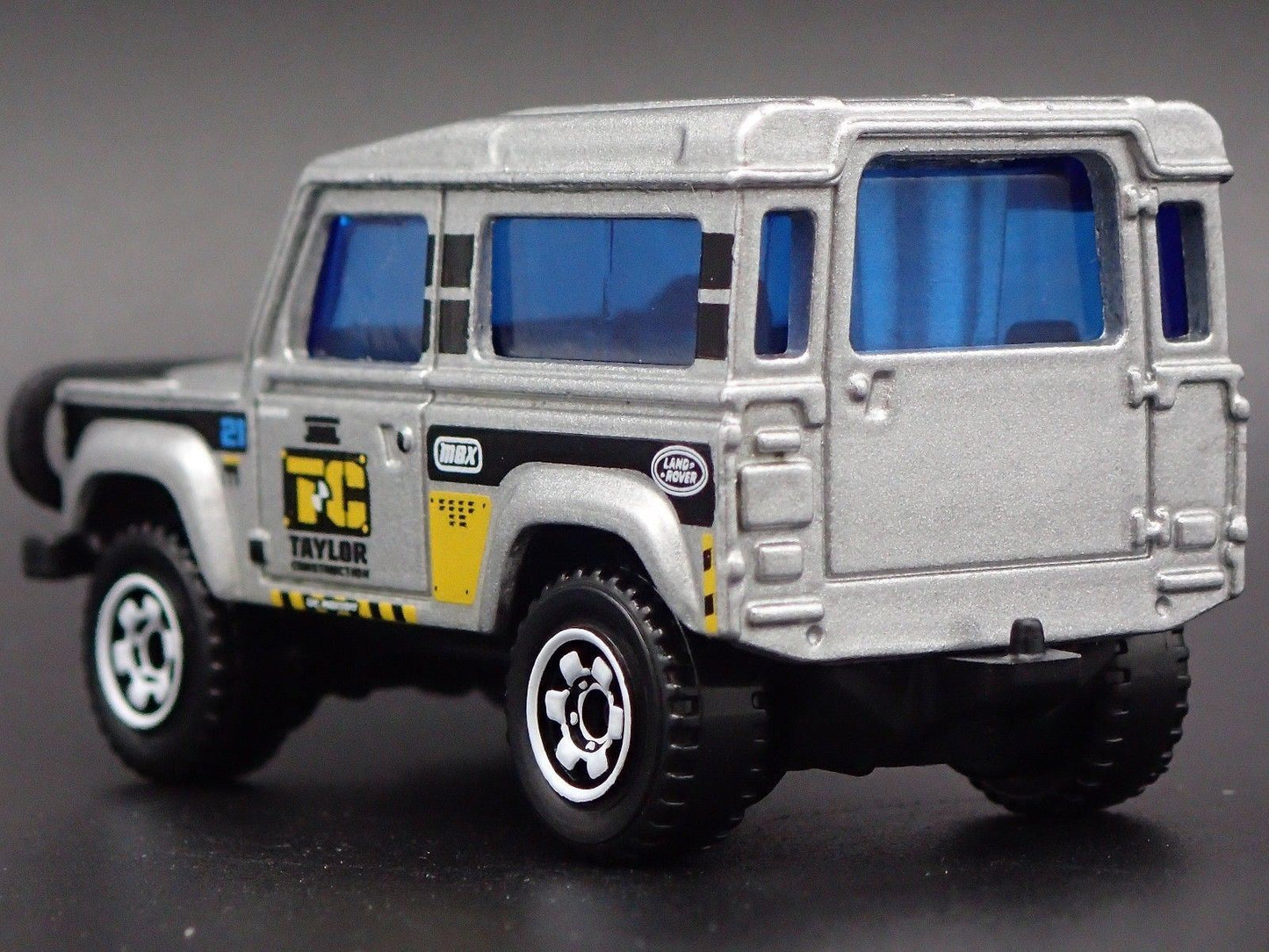 1984-1990 LAND ROVER 90 TAYLOR CONSTRUCTION 1/64 SCALE DIORAMA DIECAST MODEL CAR