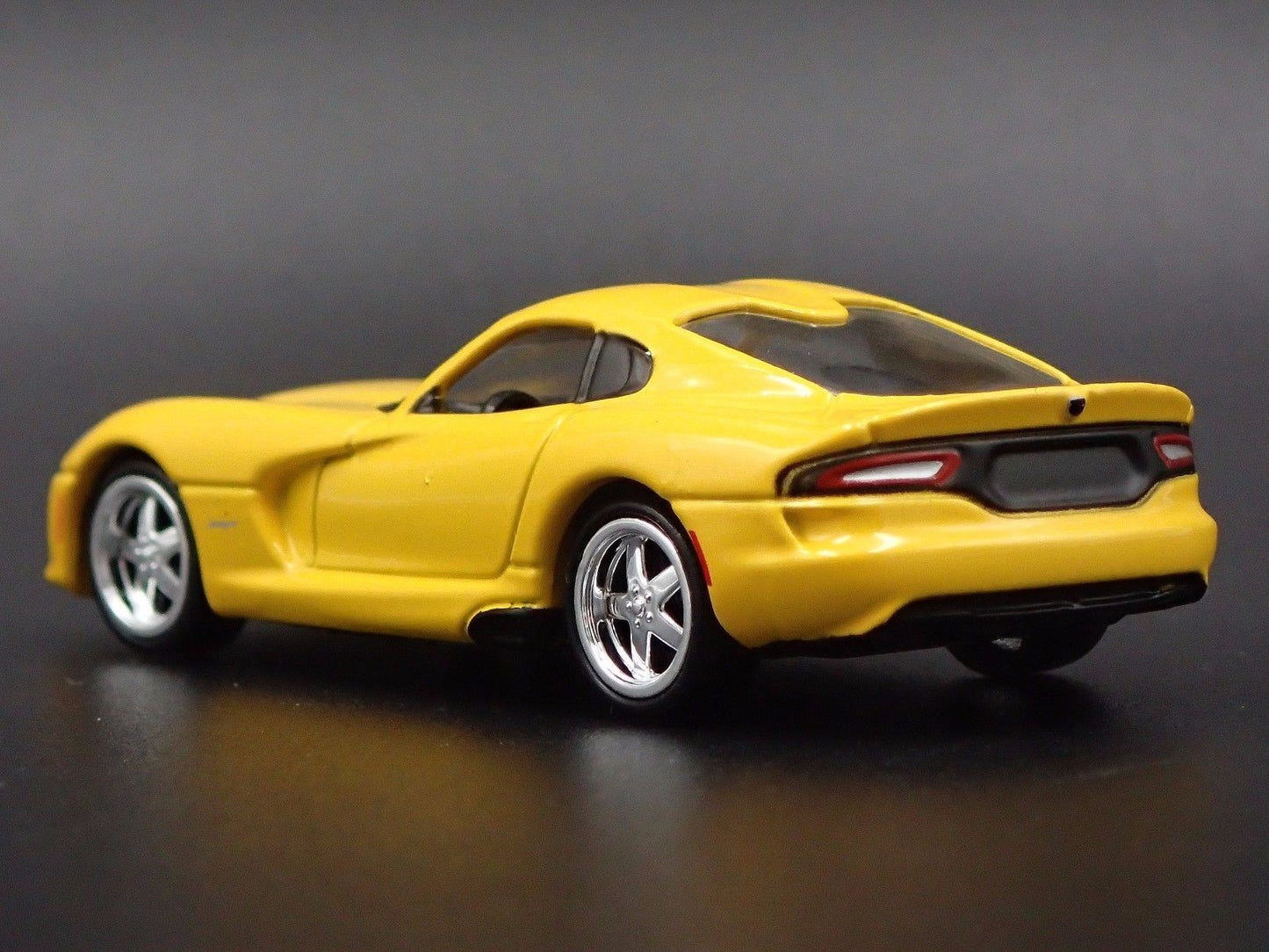 2013- 2017 DODGE VIPER SRT RARE 1/64 SCALE COLLECTIBLE DIORAMA DIECAST MODEL CAR