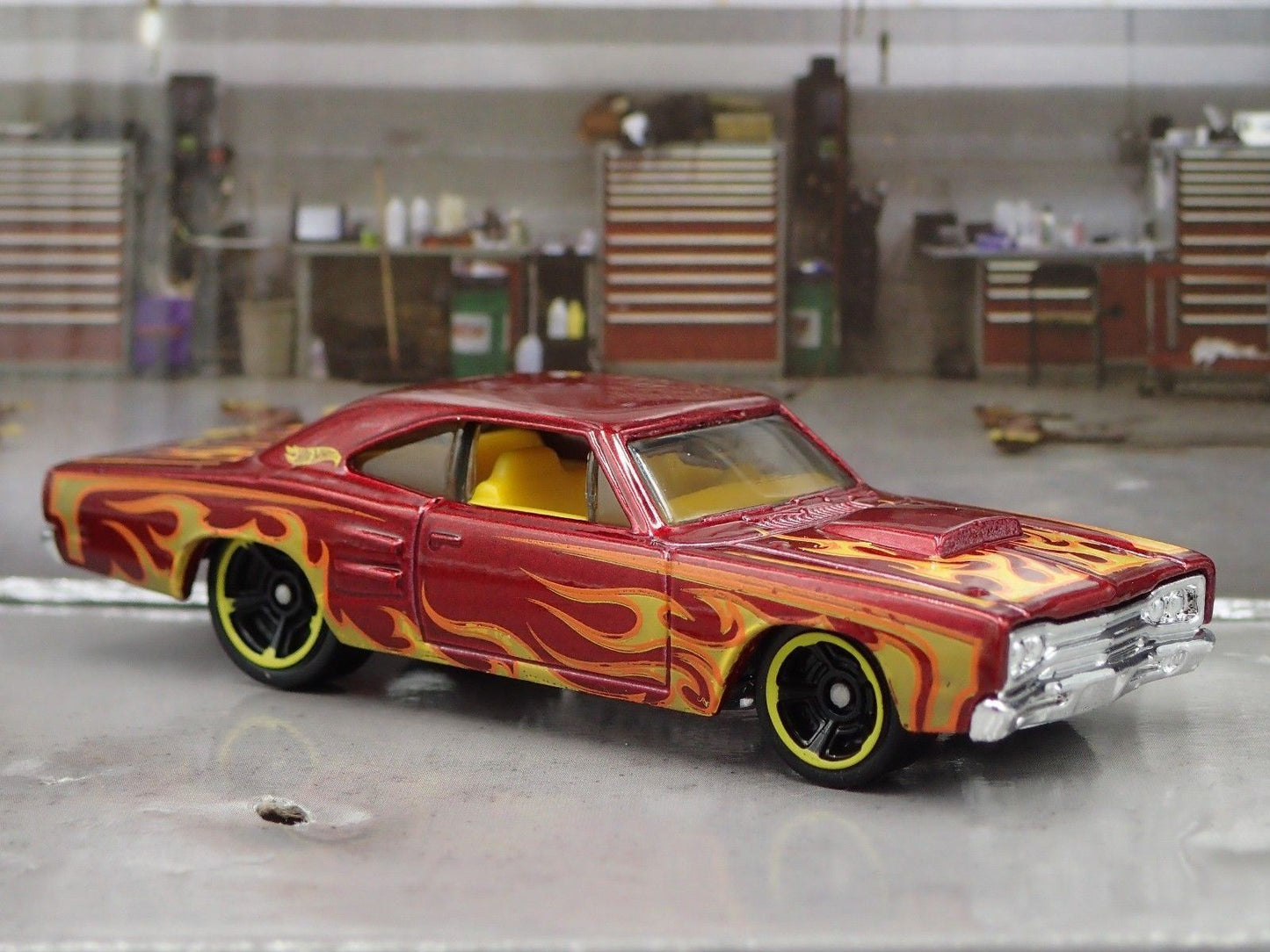 1969 69 DODGE CORONET SUPER BEE RED 1:64 SCALE COLLECTIBLE DIECAST MODEL CAR