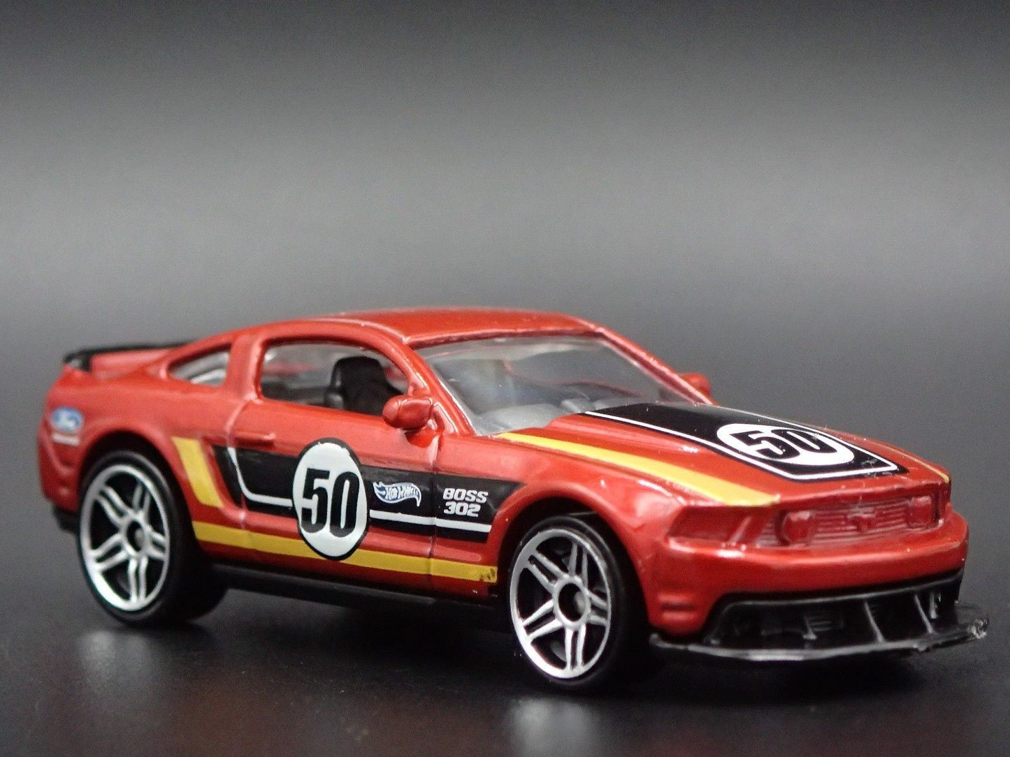 2012 12 FORD MUSTANG BOSS 302 LAGUNA SECA 1:64 SCALE DIECAST DIORAMA MODEL CAR