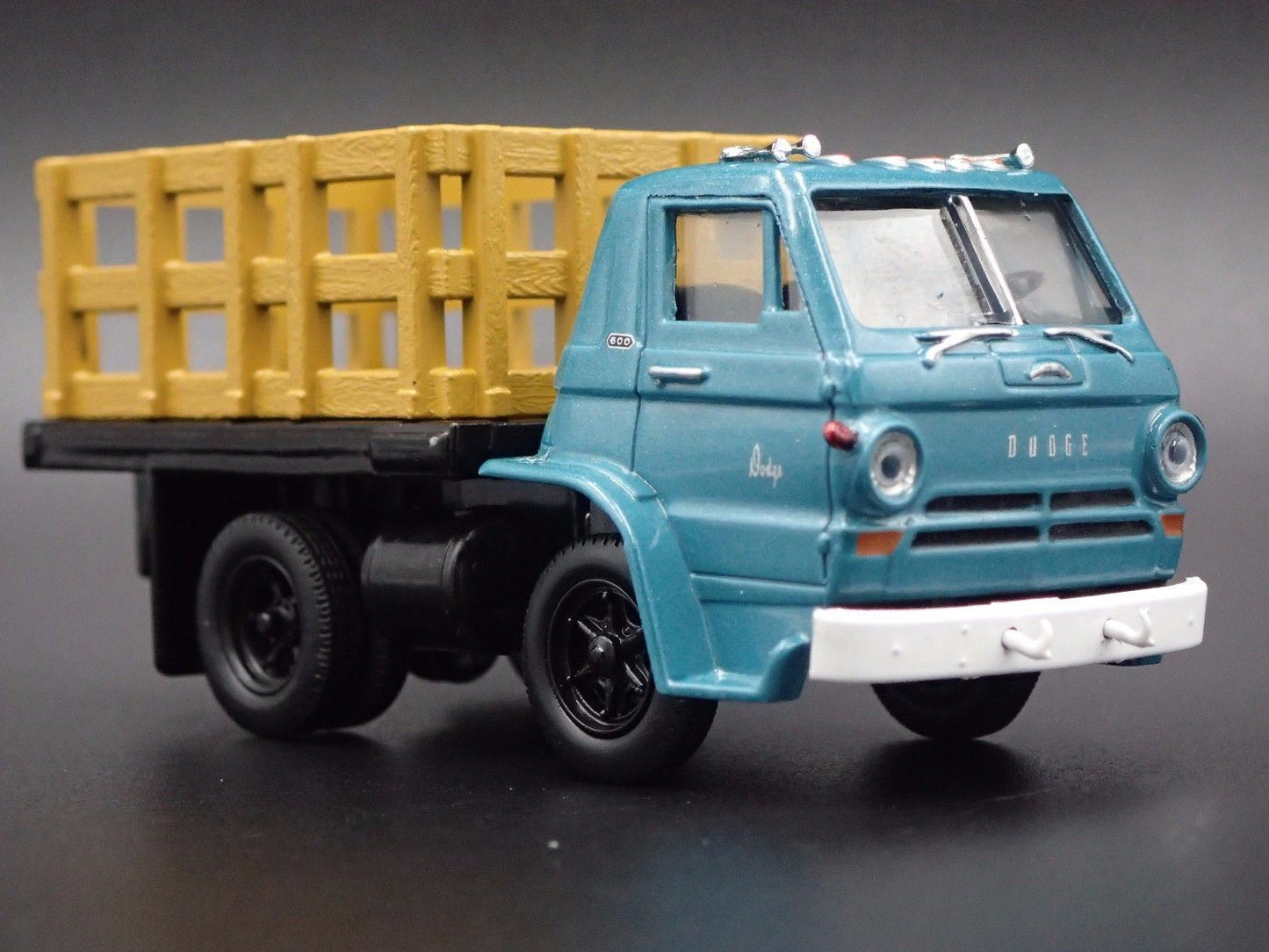 1966 66 DODGE COE L600 STAKEBED TRUCK RARE 1:64 SCALE DIORAMA DIECAST MODEL CAR