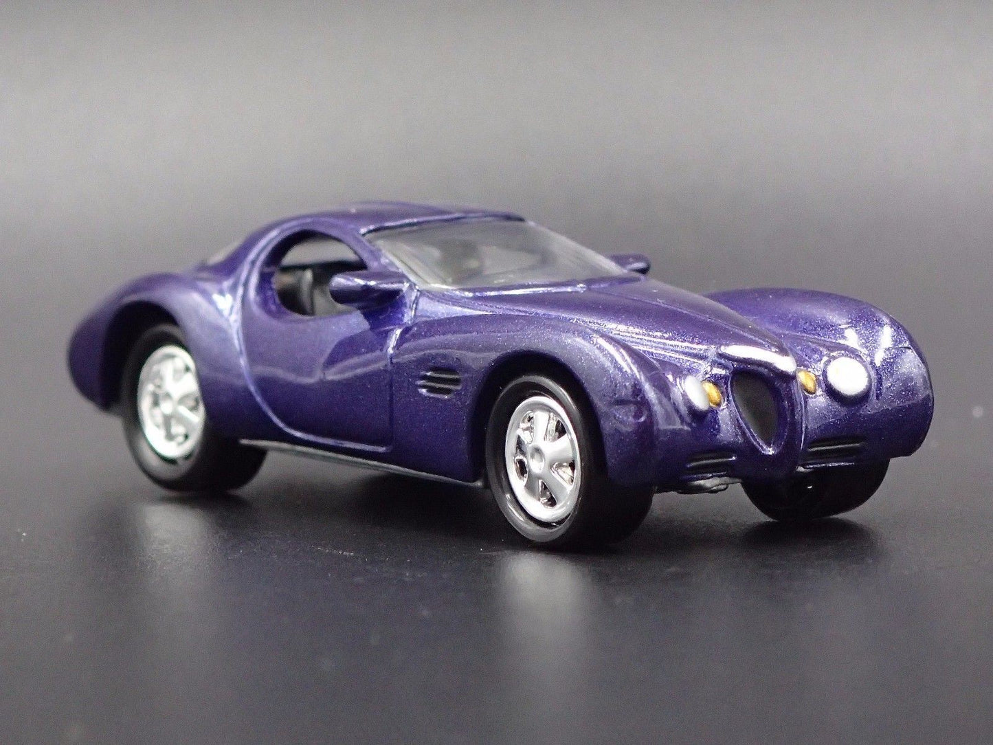 1995 95 CHRYSLER ATLANTIC CONCEPT PURPLE 1:64 SCALE DIORAMA DIECAST MODEL CAR