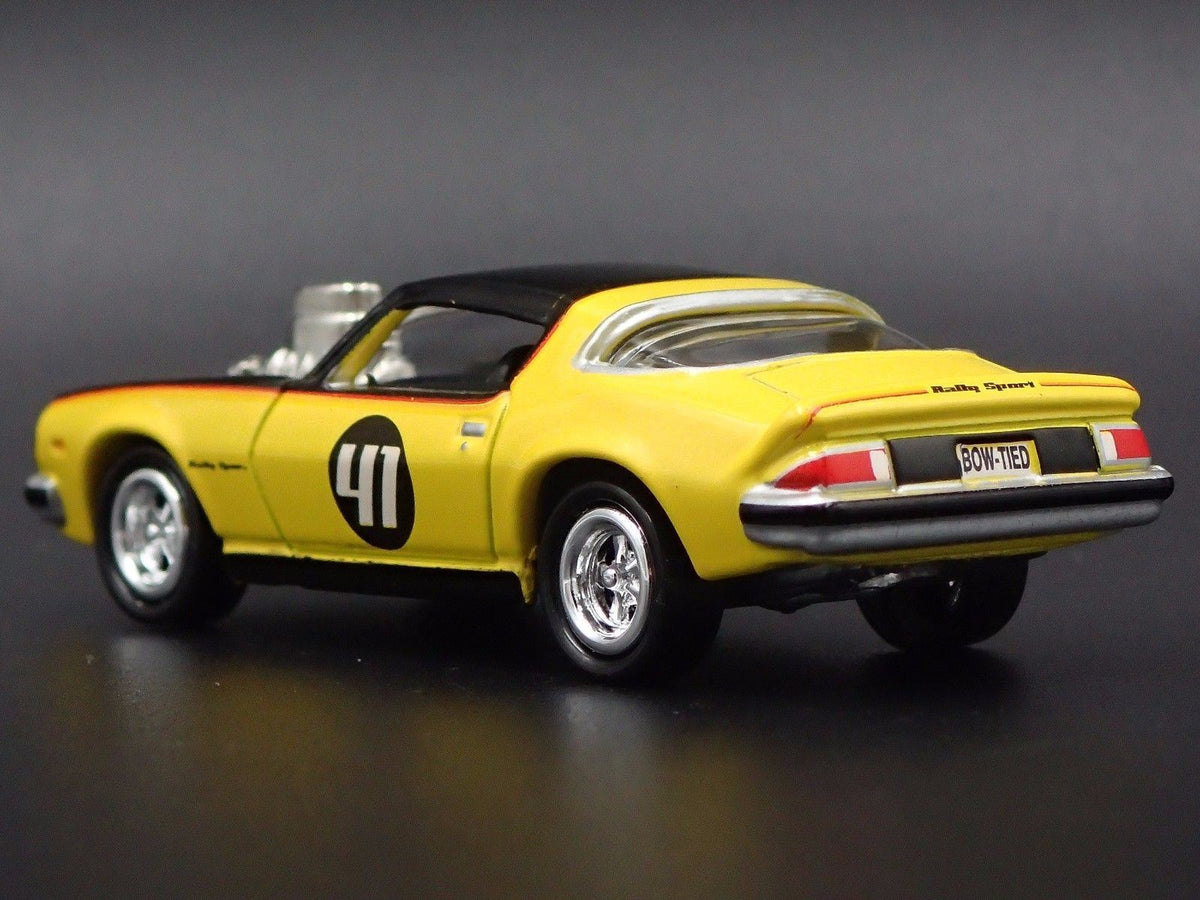 1976 76 CHEVY CHEVROLET CAMARO YELLOW 1/64 SCALE DIORAMA DIECAST MODEL CAR