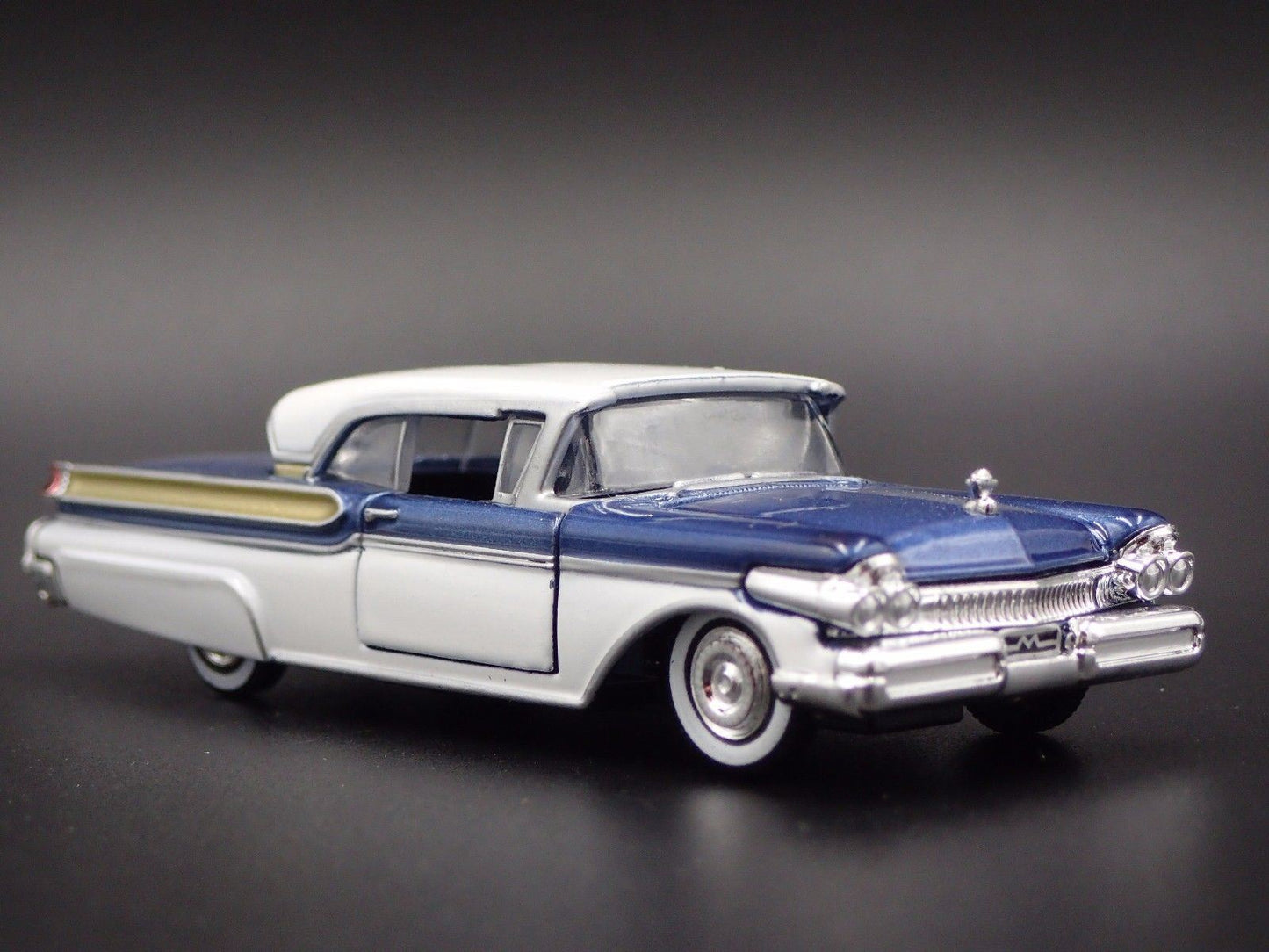 1957 57 MERC MERCURY TURNPIKE CRUISER 1/64 SCALE COLLECTIBLE DIECAST MODEL CAR