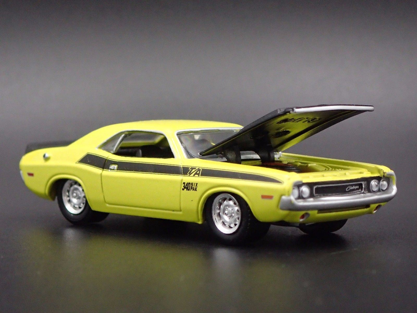 1970 70 DODGE CHALLENGER TA 1/64 SCALE COLLECTIBLE DIORAMA DIECAST MODEL CAR