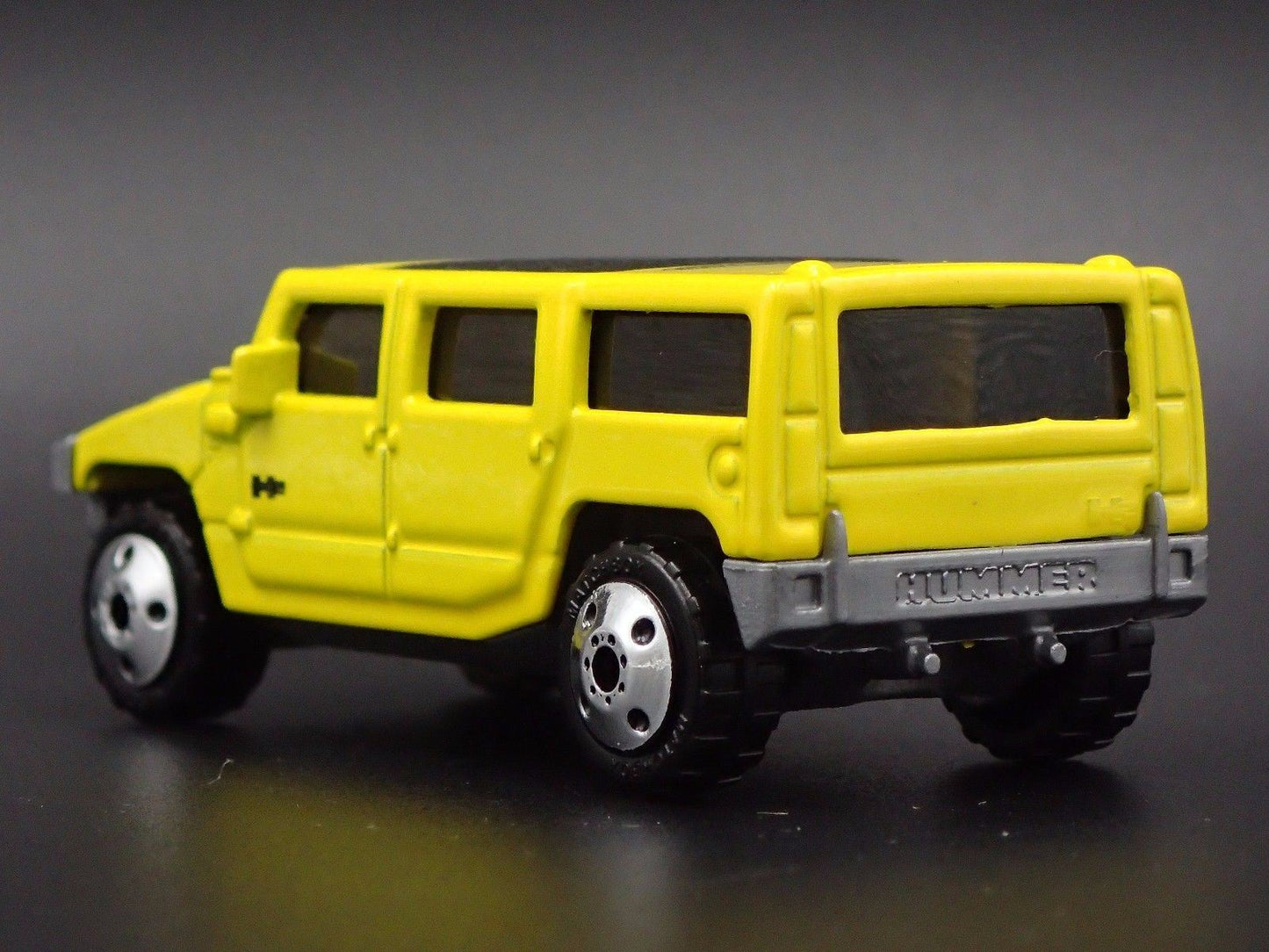 2003-2009 HUMMER H2 SUV YELLOW 1:72 SCALE COLLECTIBLE DIORAMA DIECAST MODEL CAR