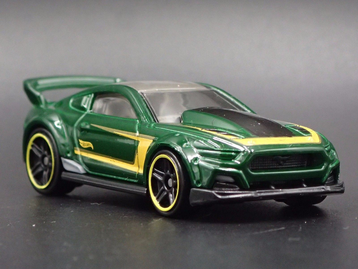 2015-2023 FORD MUSTANG RACE CAR 1:64 SCALE COLLECTIBLE DIORAMA DIECAST MODEL CAR