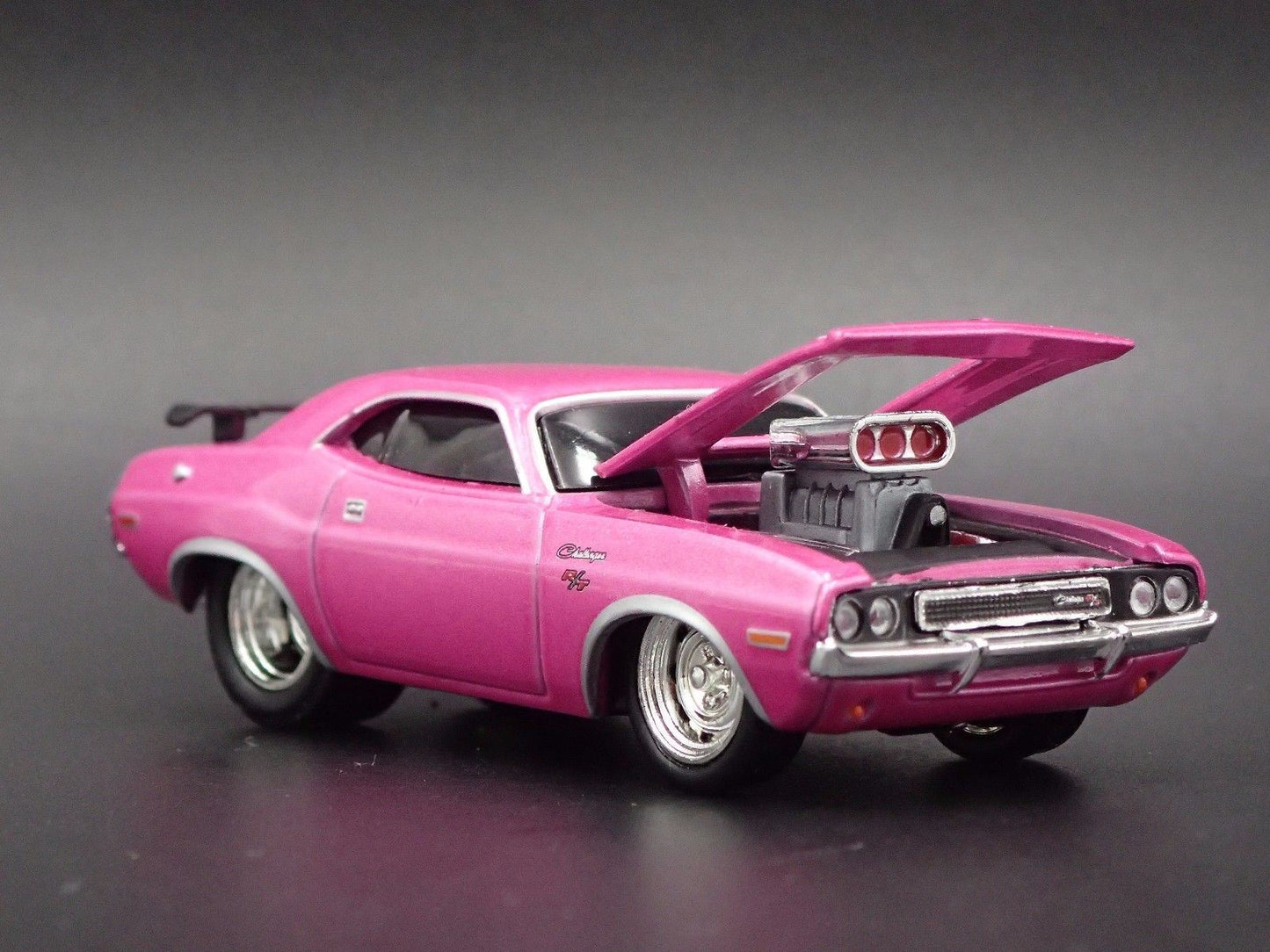 1970 70 DODGE CHALLENGER R/T 1:64 SCALE COLLECTIBLE DIORAMA DIECAST MODEL CAR