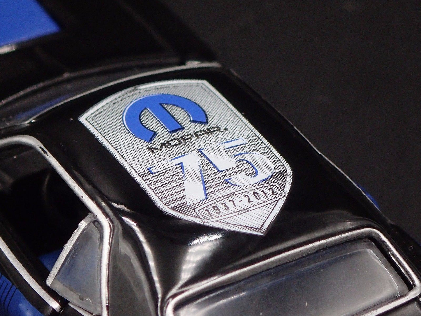 1971 71 PLYMOUTH HEMI CUDA MOPAR 1/64 SCALE LIMITED DIORAMA DIECAST MODEL CAR