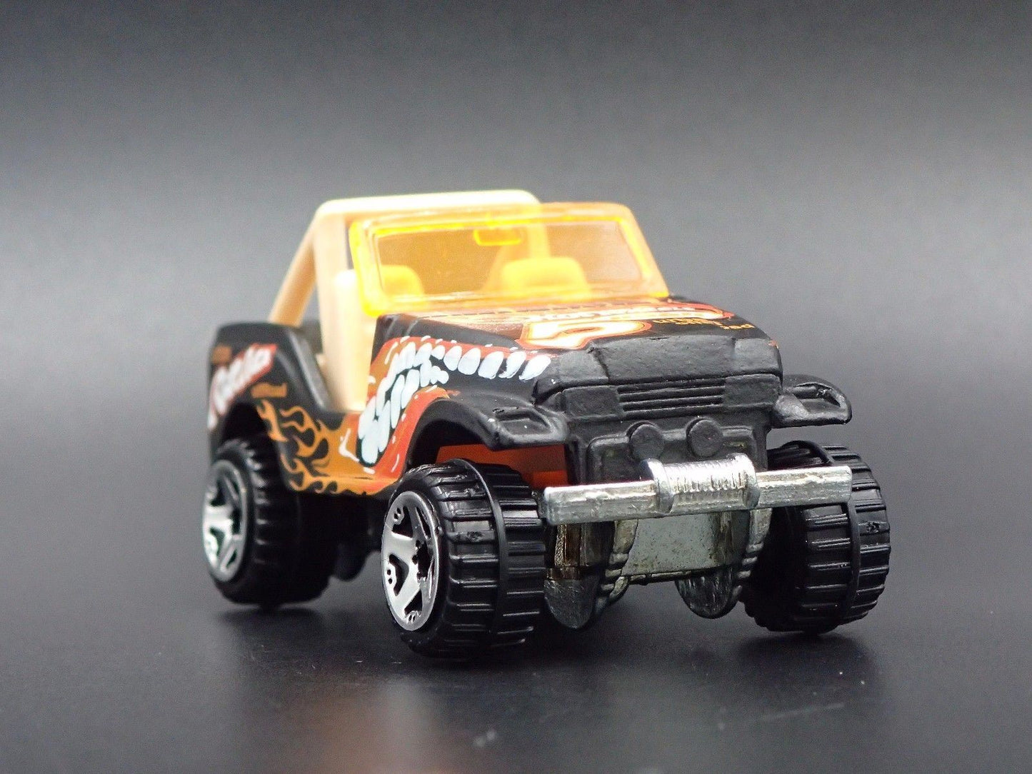 1986-1995 JEEP WRANGLER CJ7 YJ 1:64 SCALE COLLECTIBLE DIORAMA DIECAST MODEL CAR