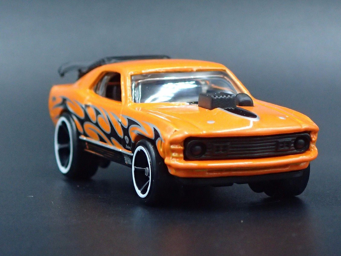 1970 70 FORD MUSTANG MACH 1 FASTBACK ORANGE 1:64 SCALE DIORAMA DIECAST MODEL CAR