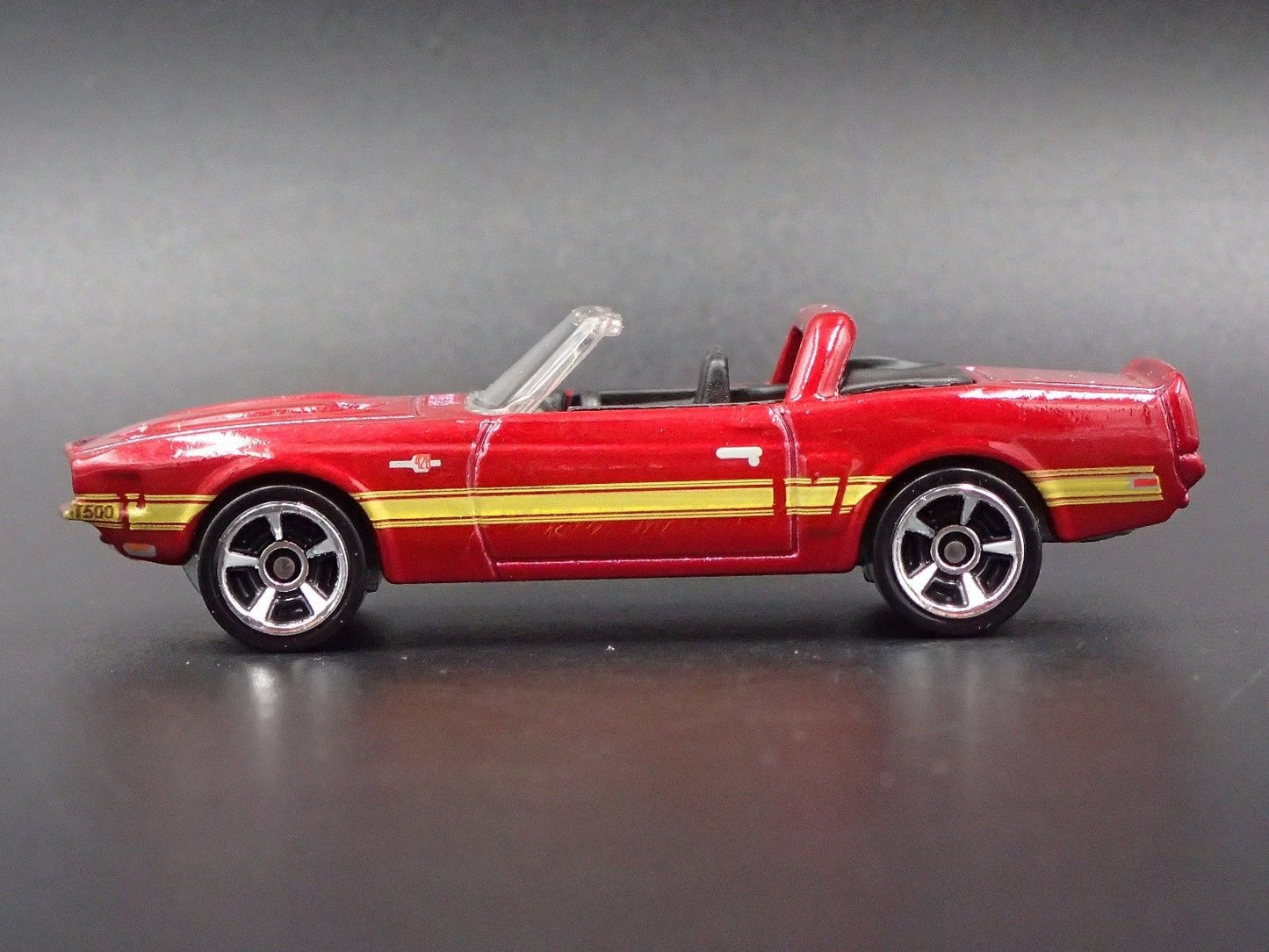 1969 69 FORD MUSTANG SHELBY GT-500 CONVETIBLE 1:64 SCALE DIORAMA DIECAST MODEL CAR