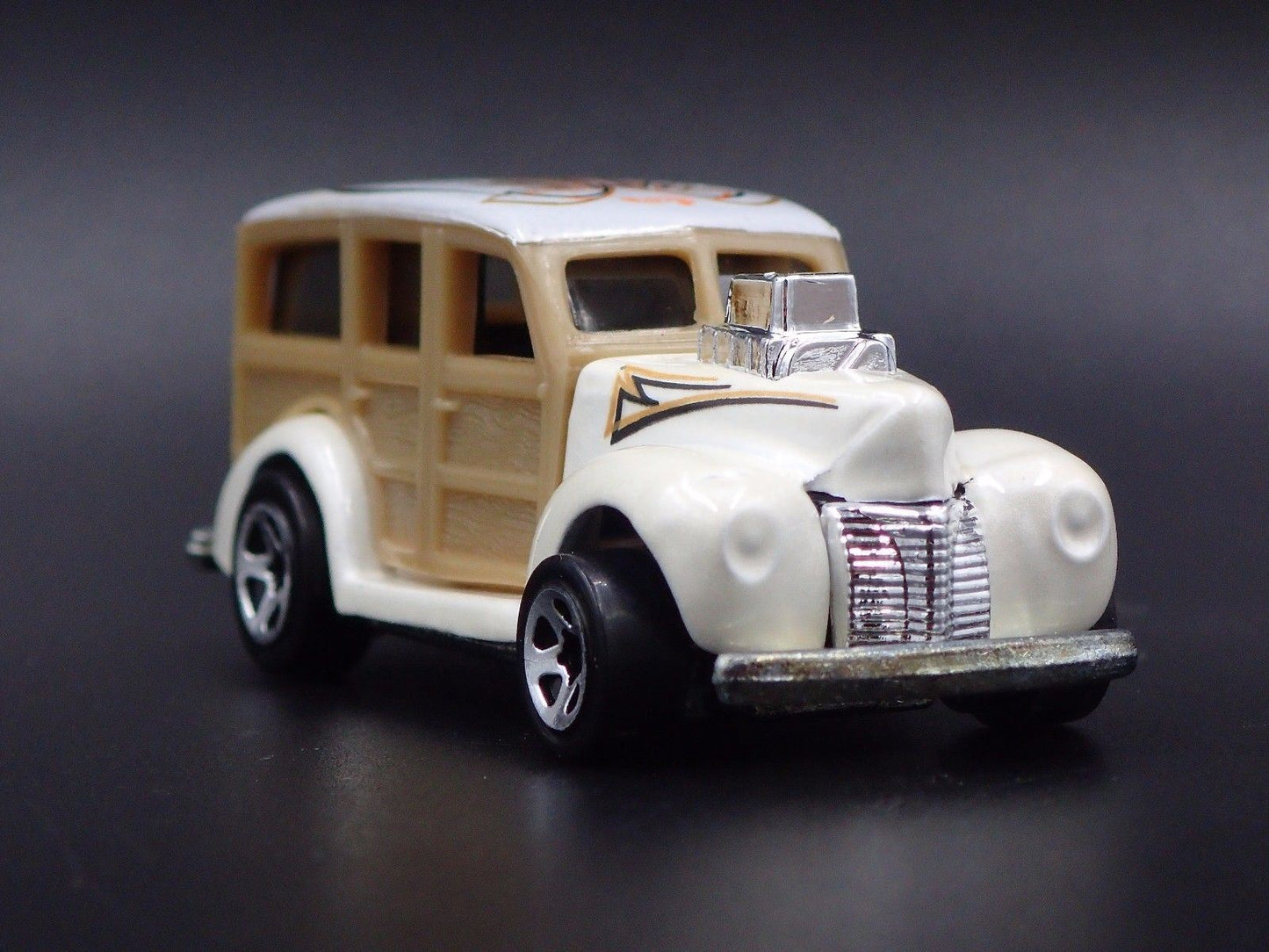 1940 40 FORD WOODIE WOODY STATION WAGON WHITE 1:64 SCALE DIECAST MODEL CAR