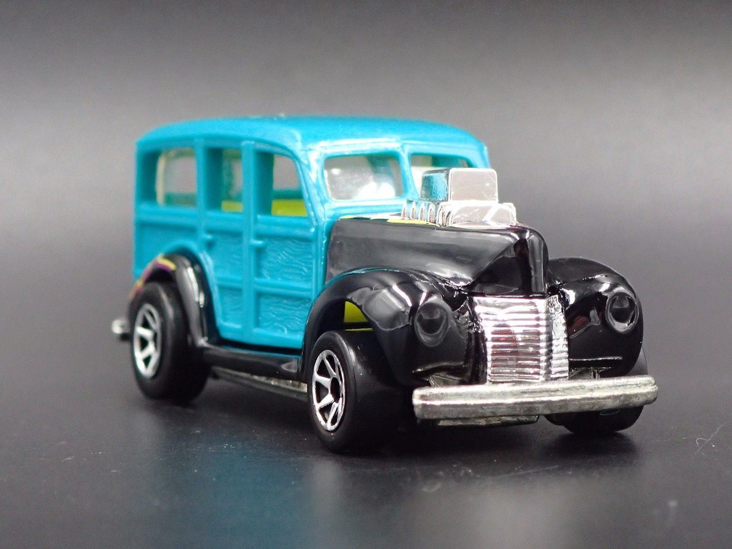 1940 40 FORD WOODIE WOODY STATION WAGON 1:64 SCALE DIORAMA DIECAST MODEL CAR