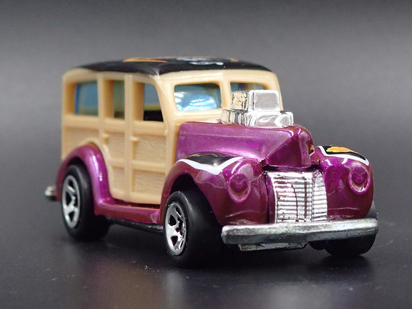 1940 40 FORD WOODIE WOODY STATION WAGON 1:64 SCALE DIORAMA DIECAST MODEL CAR