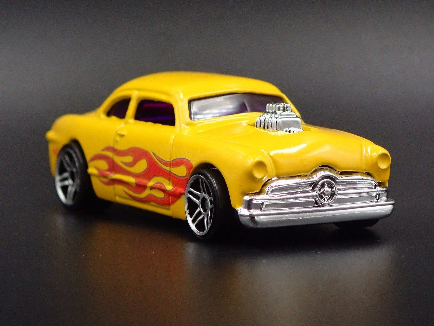 1949-1951 FORD SHOE BOX CLUB COUPE 1:64 SCALE LIMITED DIORAMA DIECAST MODEL CAR