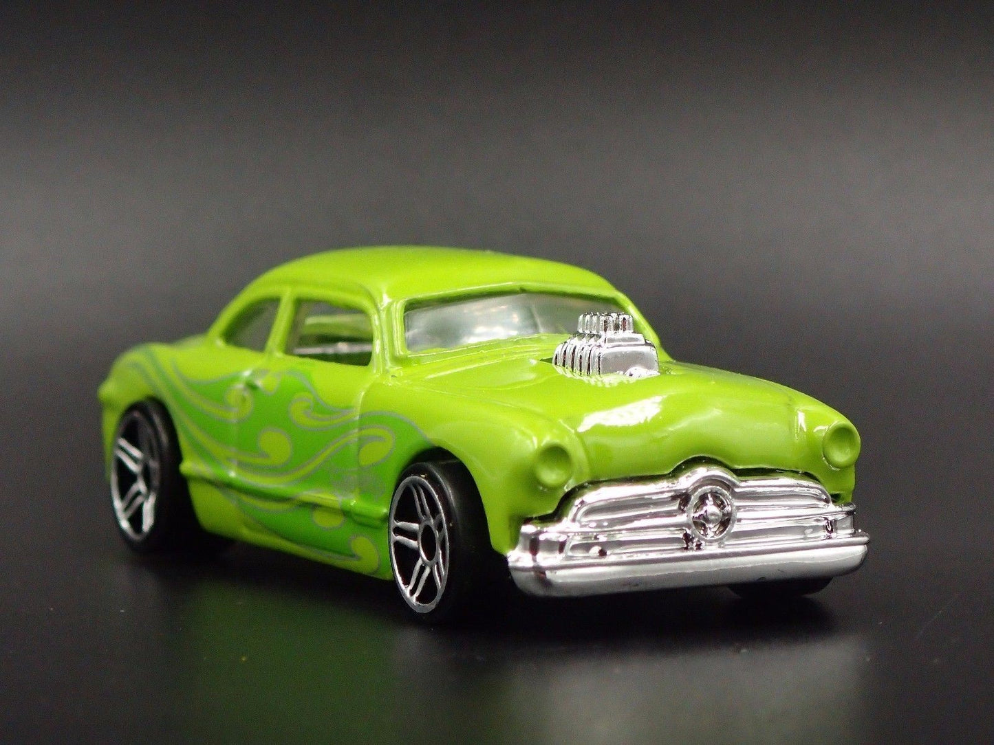 1949-1951 FORD SHOE BOX CLUB COUPE GREEN 1:64 SCALE DIORAMA DIECAST MODEL CAR