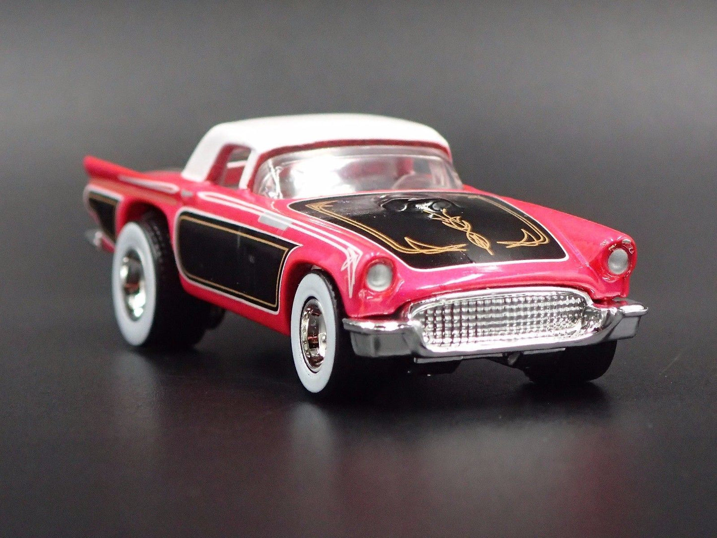 1957 57 FORD THUNDERBIRD TBIRD 1:64 SCALE COLLECTIBLE DIORAMA DIECAST MODEL CAR