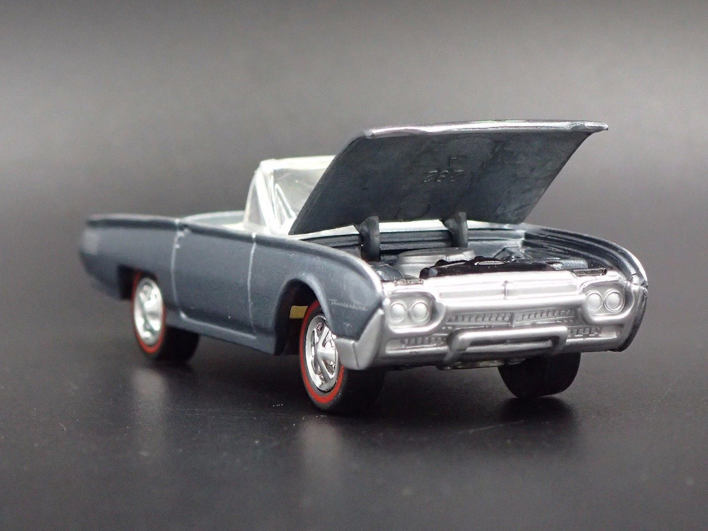 1961 61 FORD THUNDERBIRD TBIRD CONVERTIBLE 1:64 SCALE DIORAMA DIECAST MODEL CAR