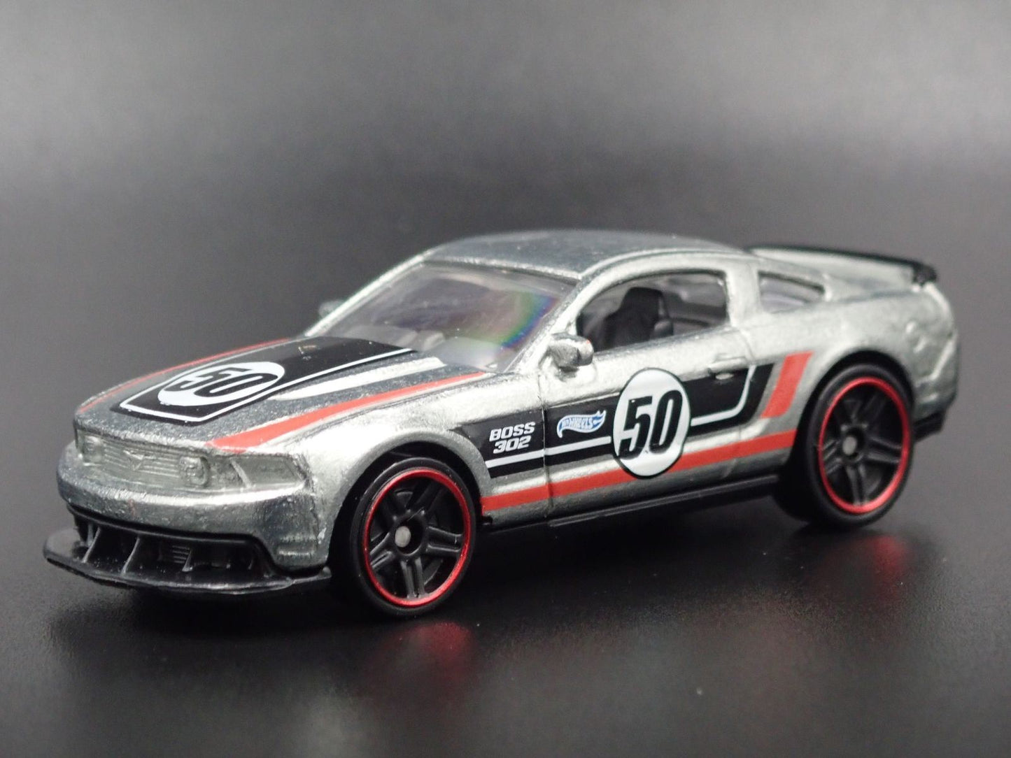 2012 12 FORD MUSTANG BOSS 302 LAGUNA SECA 1:64 SCALE DIECAST DIORAMA MODEL CAR