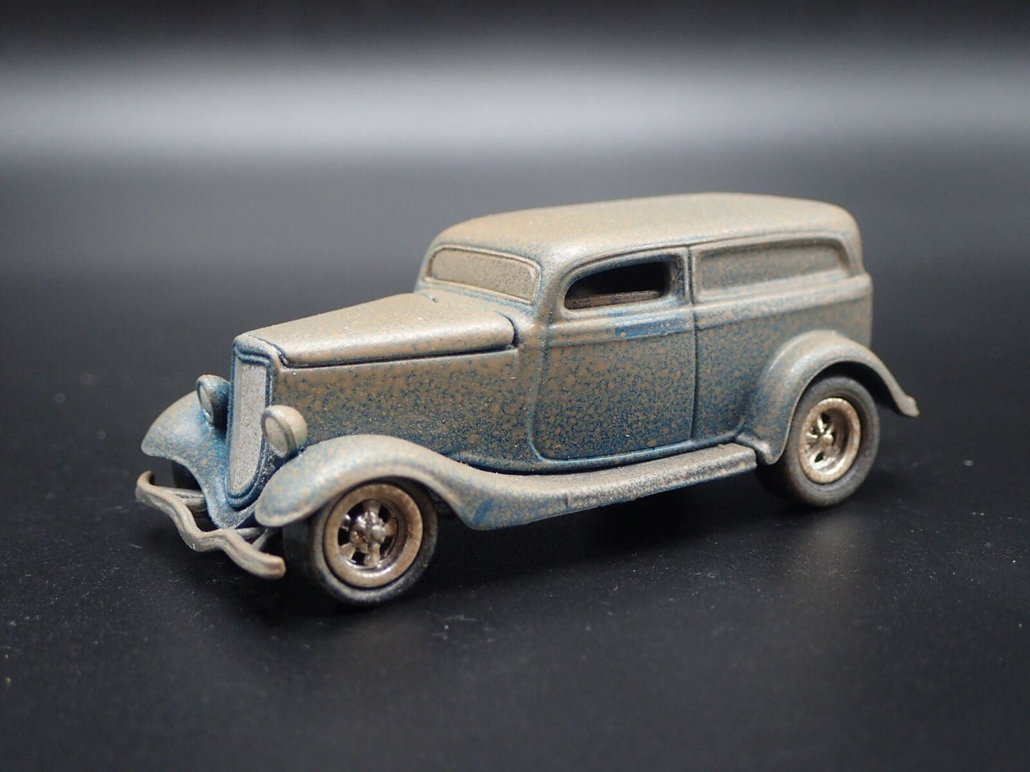 1933 33 FORD PANEL DELIVERY BARN FIND 1:64 SCALE DIORAMA DIECAST MODEL CAR
