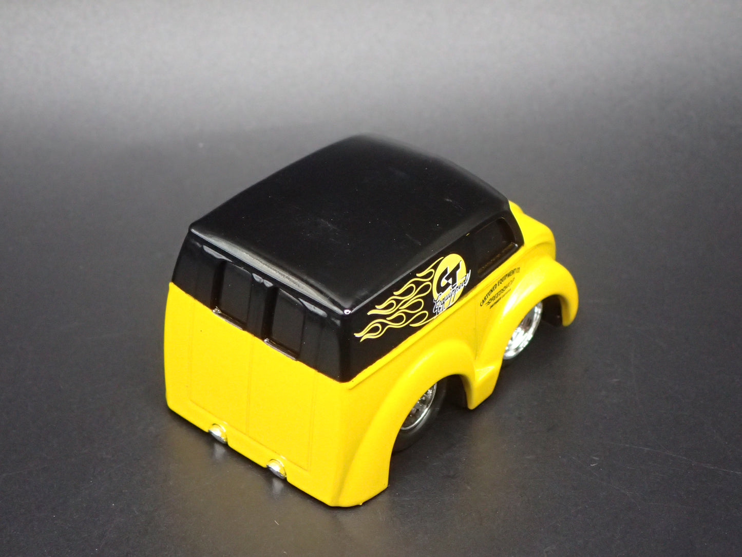 1937 - 1986 DIVCO TRUCK CAR TUNED YELLOW 1:64 SCALE DIORAMA DIECAST MODEL CAR