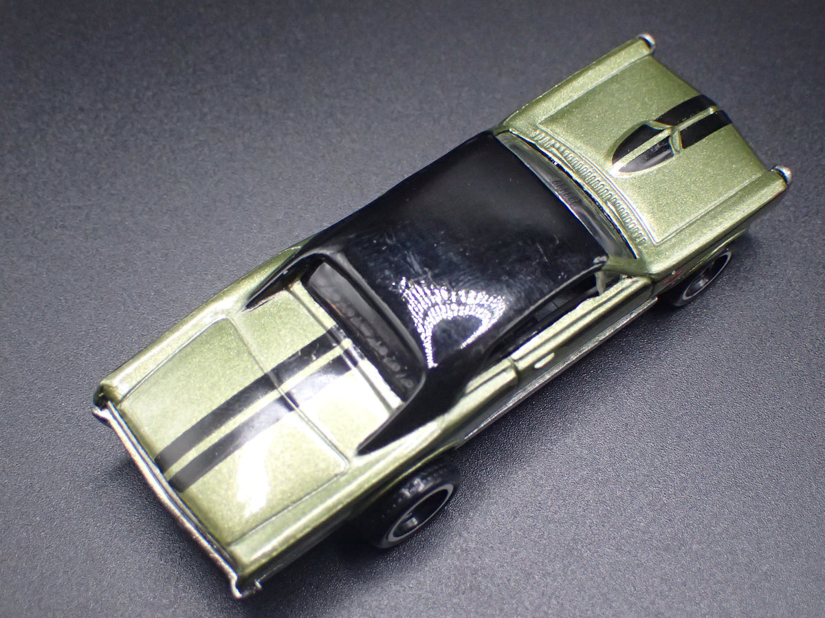 1967 67 PONTIAC GTO GREEN 1:64 SCALE COLLECTIBLE DIORAMA DIECAST MODEL CAR