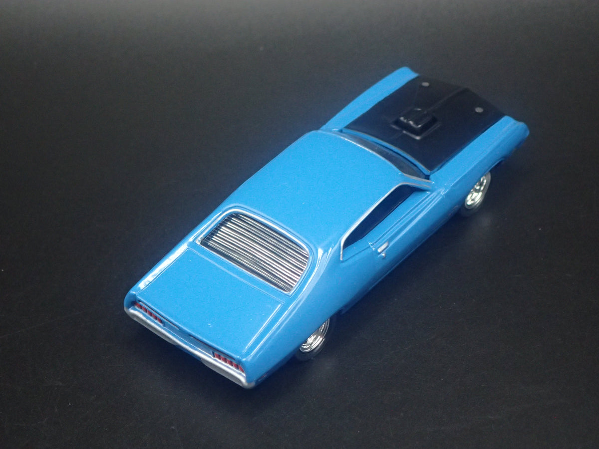 1970 70 FORD TORINO GT BLUE 1:64 SCALE COLLECTIBLE DIORAMA DIECAST MODEL CAR