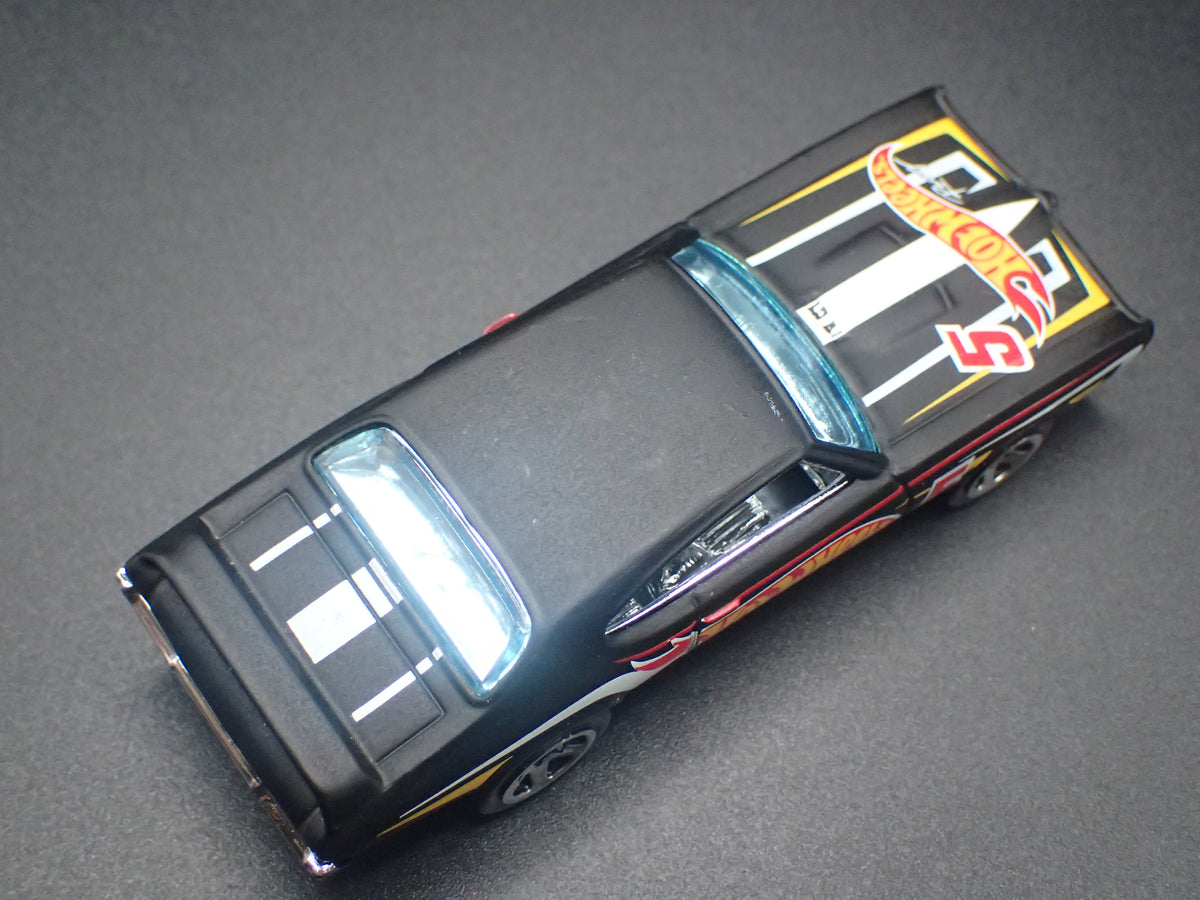 1969 69 PONTIAC GTO BLACK 1:64 SCALE COLLECTIBLE DIORAMA DIECAST MODEL CAR-Burning Rubber Toy Company